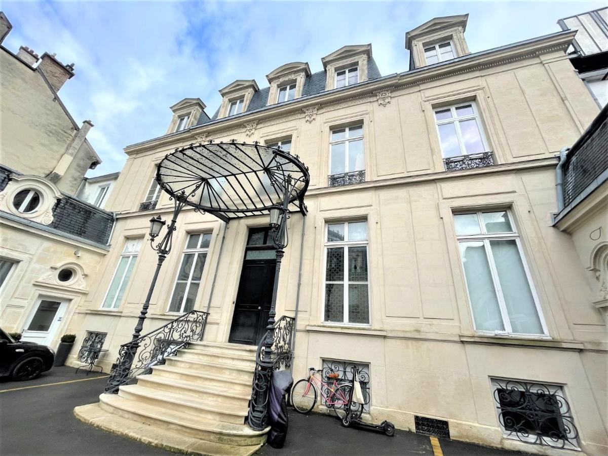 Aux Clefs Des Sacres: Historic Hotel in Reims City Center Exterior photo